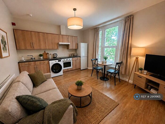 2 Bedroom Flat To Rent In Cheltenham Road, Bristol, BS6