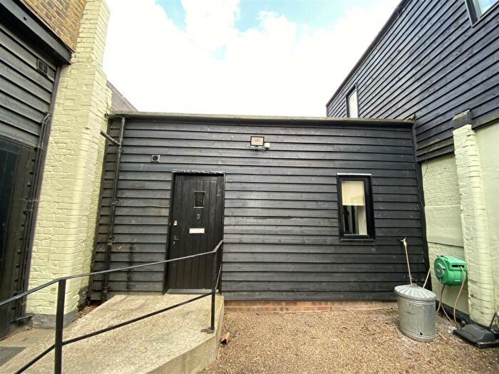 1 Bedroom Flat To Rent In Manor Road, Gravesend, DA12