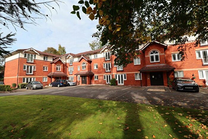 2 Bedroom Flat To Rent In Green Meadows, Macclesfield, Cheshire, SK11