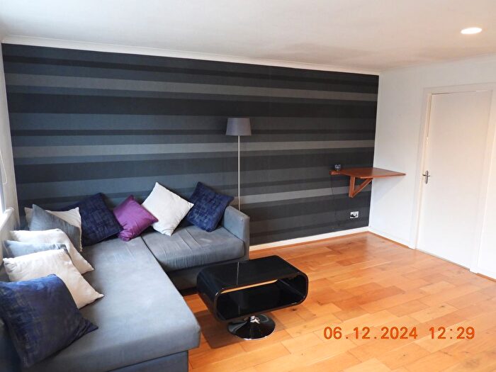 1 Bedroom Flat To Rent In Tibbermore Road, Glasgow, G11