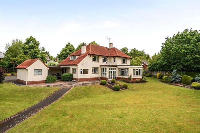 4 Bedroom Detached House For Sale In Blundells Avenue, Tiverton, EX16