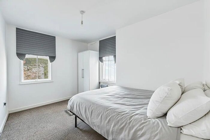 2 Bedroom Flat To Rent In High Street, West Acton, W3