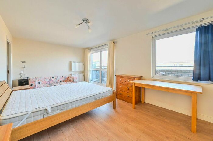 2 Bedroom Flat To Rent In Cline Road, Bounds Green, London, N11