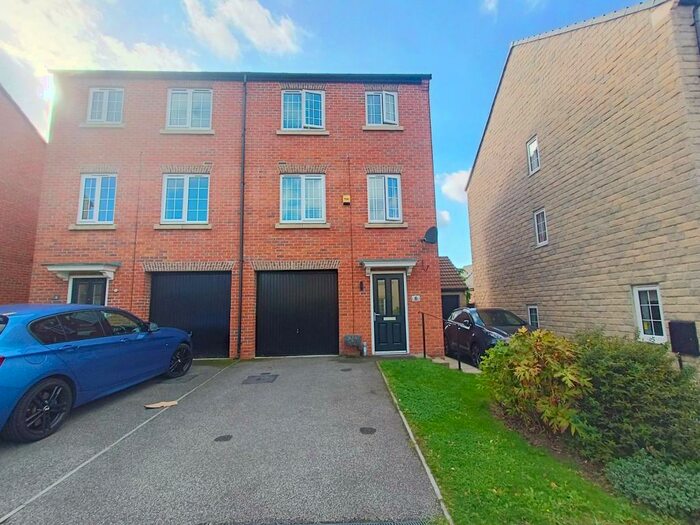 4 Bedroom Semi-Detached House To Rent In Weavers Way, South Normanton, DE55