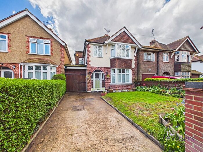 3 Bedroom Detached House For Sale In Simplemarsh Road, Addlestone, Surrey, KT15