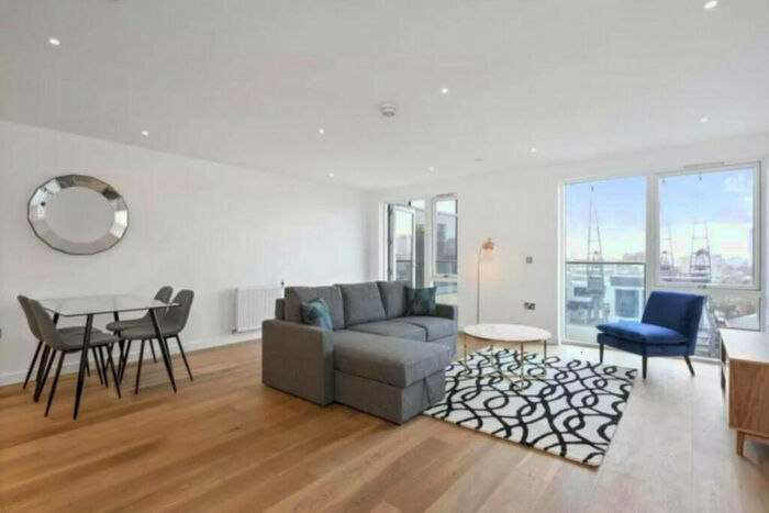 2 Bedroom Apartment To Rent In Waterford Court, Canary Wharf, E14