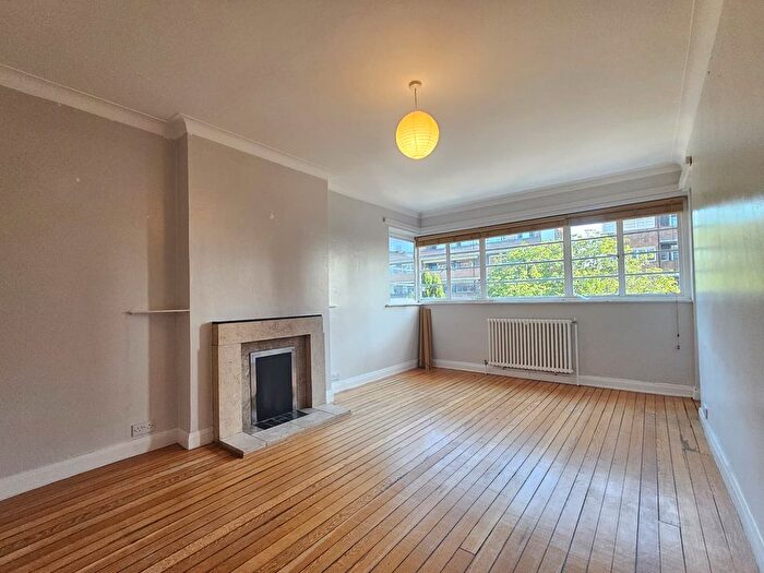 2 Bedroom Flat To Rent In Dorchester Court, London, SE24