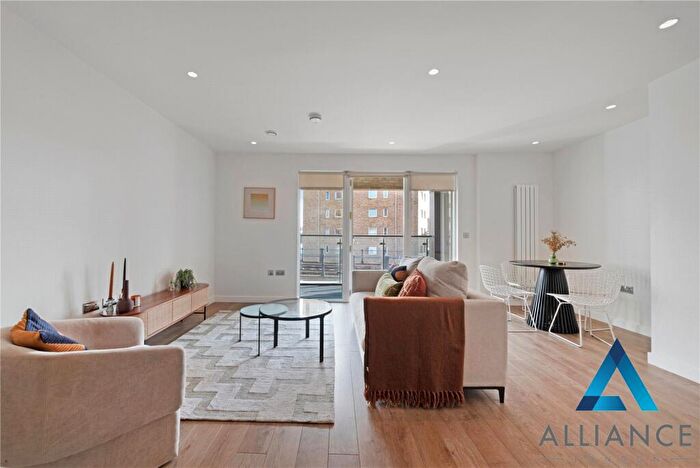 2 Bedroom Apartment For Sale In Rolling Mills Mews, London, E14