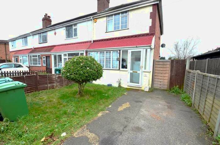 3 Bedroom End Of Terrace House To Rent In Fenton Avenue, Staines-upon-thames, TW18