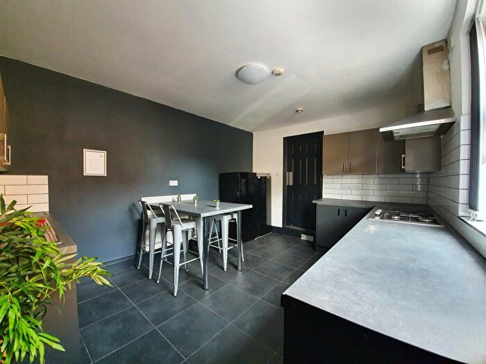 7 Bedroom Terraced House To Rent In Lawrence Road, Liverpool, Merseyside, L15