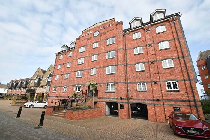 2 Bedroom Flat To Rent In Silver Strand West, Eastbourne, East Sussex, BN23