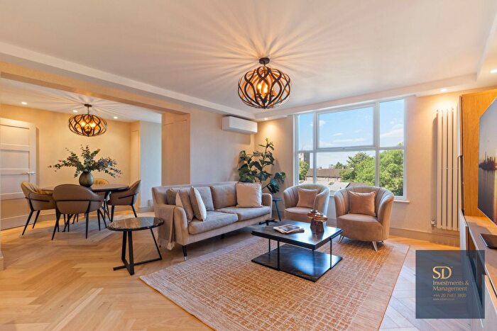 3 Bedroom Flat To Rent In St. Johns Wood Park, London, NW8