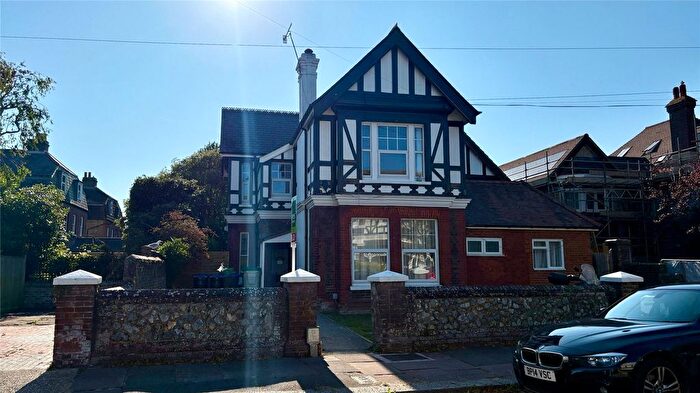 2 Bedroom Flat To Rent In Shakespeare Road, Worthing, West Sussex, BN11