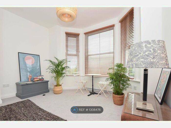 2 Bedroom Flat To Rent In Kenilworth Road, St Leonards-On-Sea TN38