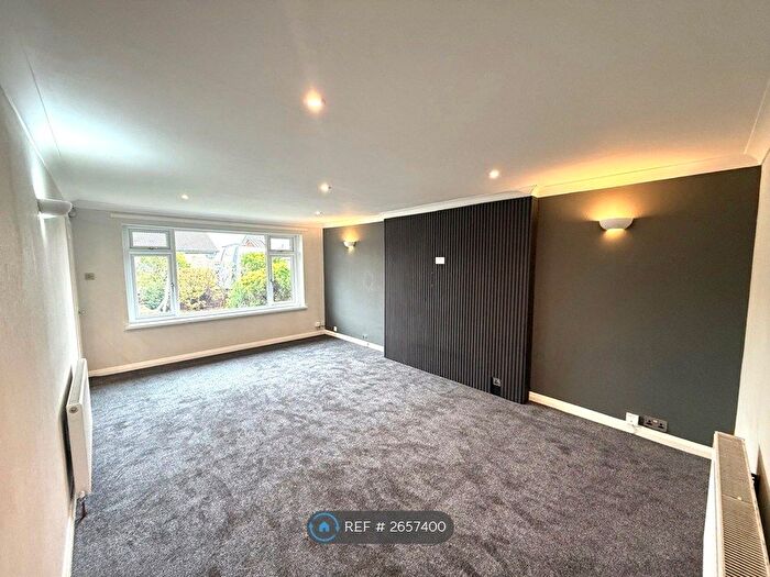 3 Bedroom Bungalow To Rent In Oakland Drive, Netherton, Wakefield, WF4