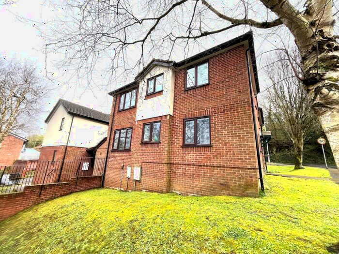 2 Bedroom Apartment To Rent In Ripon Close, Exeter, EX4
