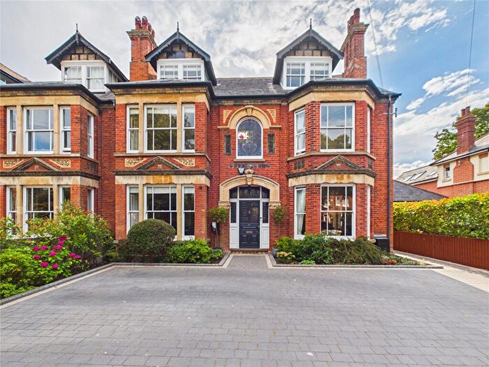 6 Bedroom Semi-Detached House For Sale In The Avenue, Lowestoft, Suffolk, NR33