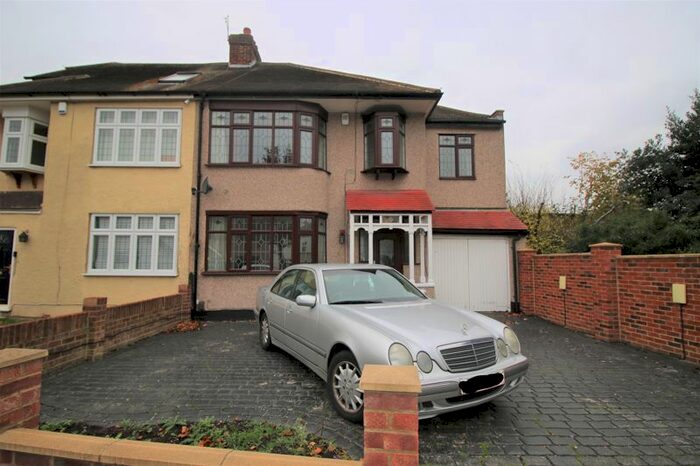 5 Bedroom Property To Rent In Chester Avenue, Cranham, Upminster RM14