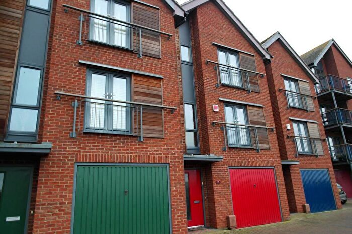 3 Bedroom Town House To Rent In The Wharf, Morton, DN21