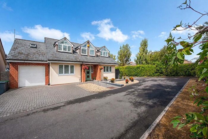 4 Bedroom Detached House For Sale In Glenmore Gardens, Cowplain, PO8