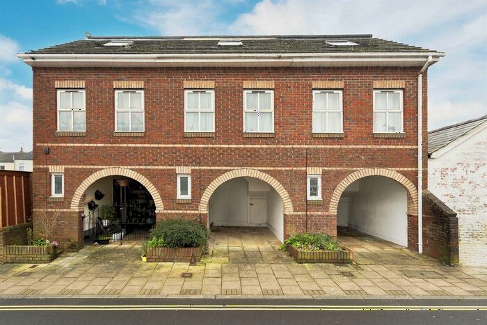 3 Bedroom Town House To Rent In Bath Street, Southampton, SO14