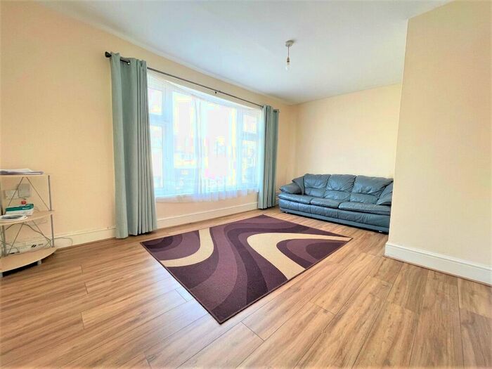 1 Bedroom Flat To Rent In Lewes Road, Brighton, BN2