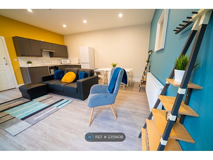 4 Bedroom Flat To Rent In West Street, Sheffield, S1