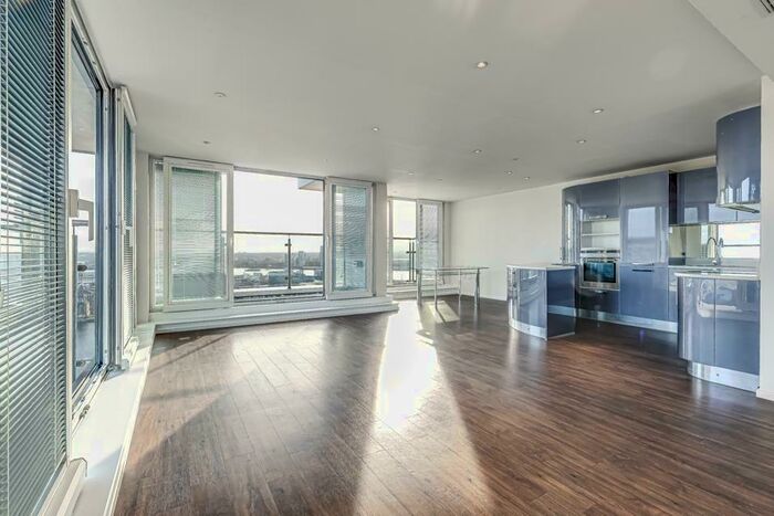 3 Bedroom Penthouse To Rent In The Oxygen Apartments, Royal Victoria Dock, E16