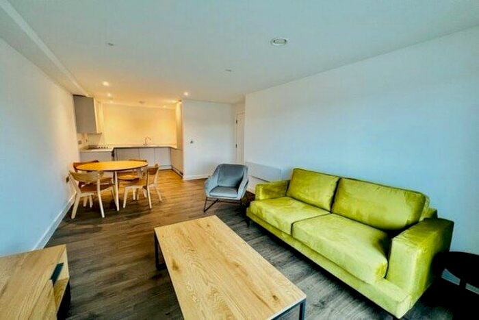 2 Bedroom Flat To Rent In Waterhouse Apartments, Salford, M5