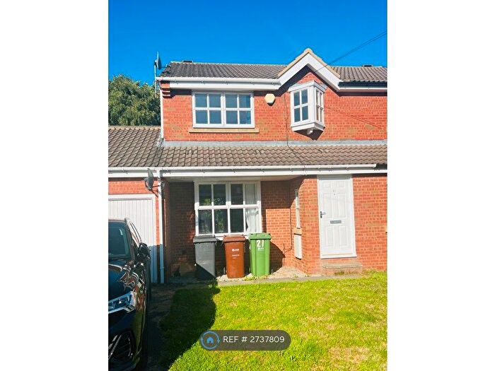 3 Bedroom Semi-Detached House To Rent In Bridge Court, Leeds, LS27
