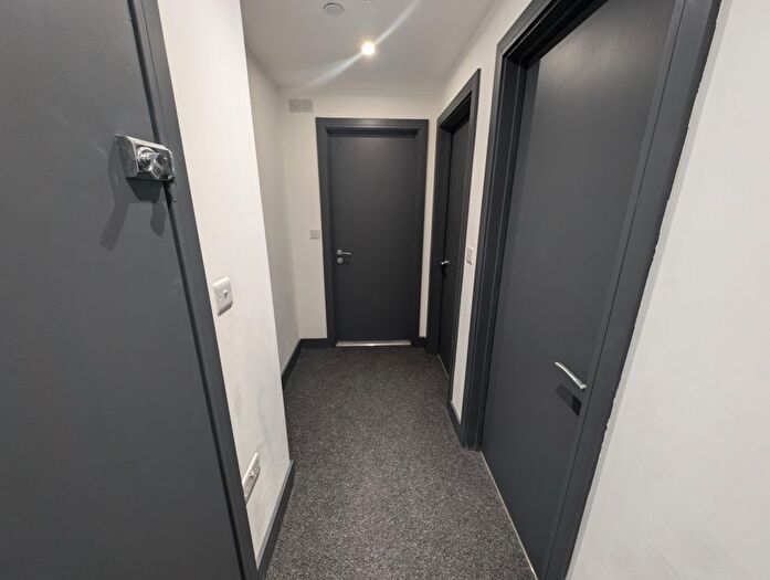 1 Bedroom Flat To Rent In Commercial Street, Mountain Ash, CF45