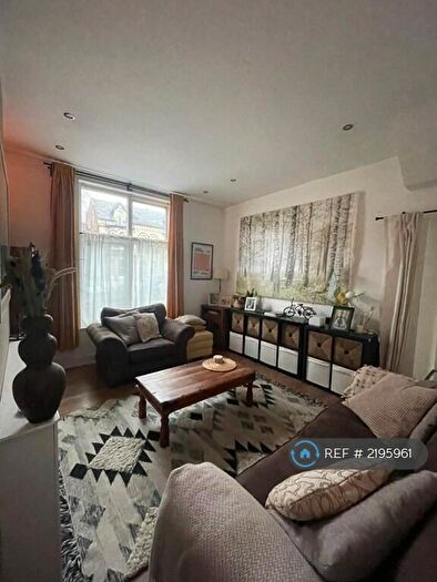 2 Bedroom Flat To Rent In Mayfield Road, Manchester, M16