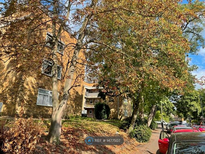 Studio To Rent In Waverley Road, Enfield, EN2