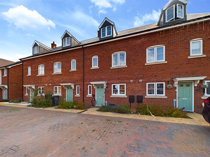 4 Bedroom Terraced House For Sale In Millstone Way, Gloucester, GL1
