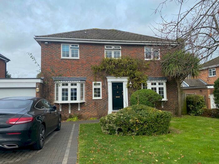 5 Bedroom End Of Terrace House To Rent In Illingworth, Windsor SL4