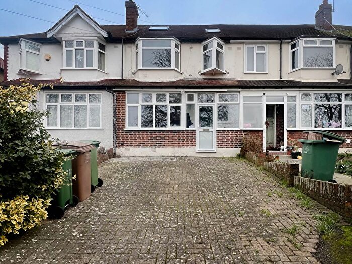 4 Bedroom Semi Detached House To Rent In Hobart Road, Worcester Park, KT4