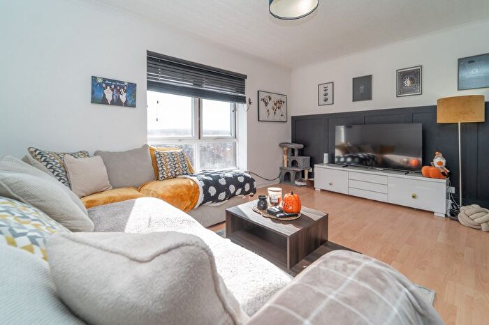 2 Bedroom Flat For Sale In Redhouse Court, Blackburn, EH47