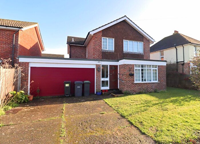 4 Bedroom Detached House For Sale In Chichester Avenue, Hayling Island, PO11