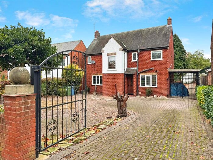 3 Bedroom Detached House For Sale In Thievesdale Lane, Worksop, S81