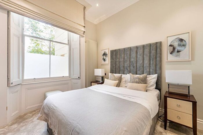1 Bedroom Flat To Rent In Kensington Gardens Square, Bayswater, London, W2