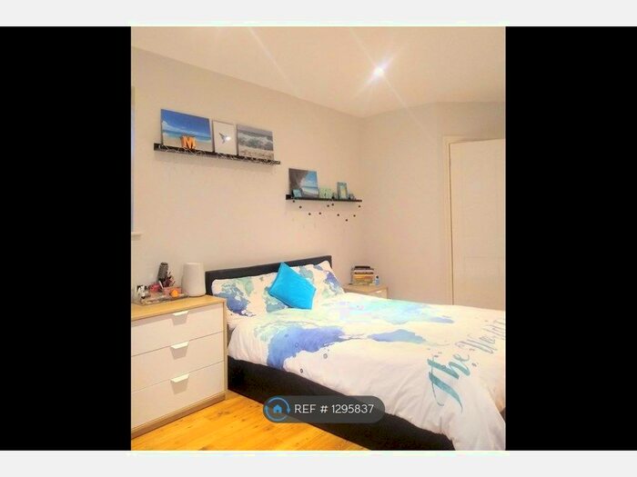 Studio To Rent In Barclay Rd, London CR0