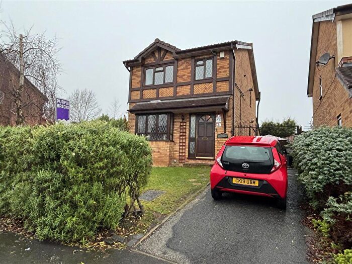 3 Bedroom Detached House For Sale In Shelldrake Drive, Leeds, LS10