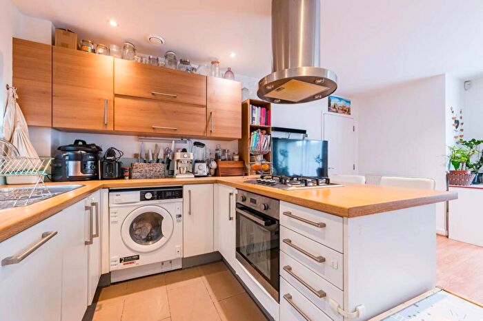 2 Bedroom Flat For Sale In Newham Way, London, , Beckton, London, E6