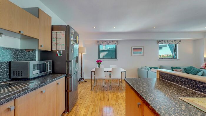 2 Bedroom Flat For Sale In Castlebank Drive, Glasgow, G11