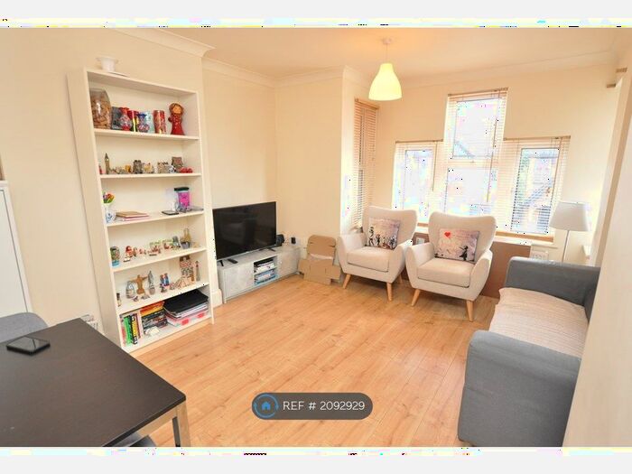 2 Bedroom Flat To Rent In East End Road, London, N2