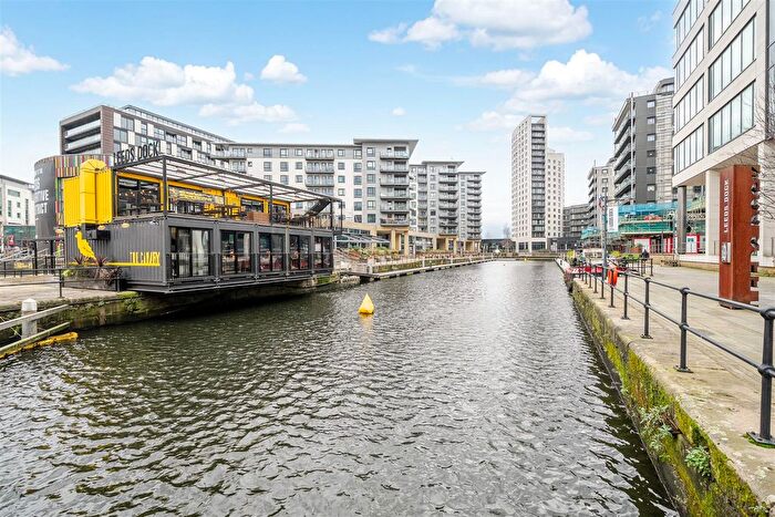 2 Bedroom Flat To Rent In La Salle, Chadwick Street, Leeds Dock, LS10