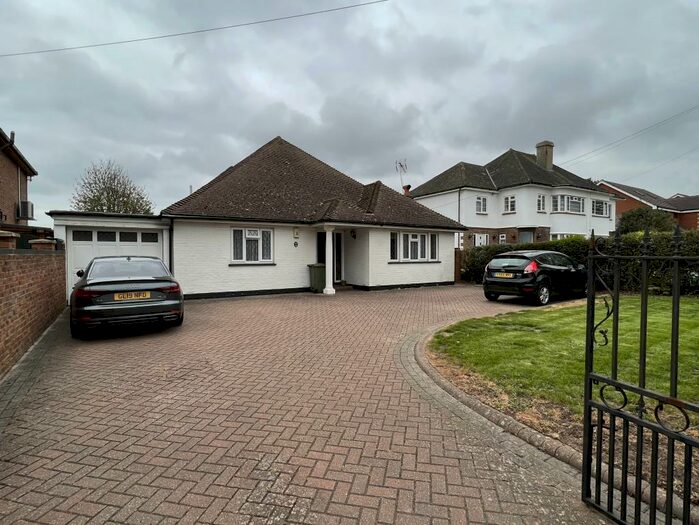 5 Bedroom Bungalow To Rent In City Way, Rochester, ME1