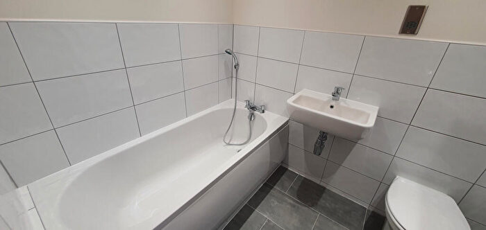 2 Bedroom Apartment To Rent In Conditioning House, Bradford, BD1