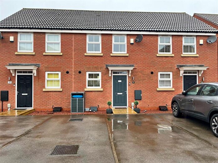2 Bedroom Terraced House For Sale In Greenwich Park, Kingswood, Hull, HU7