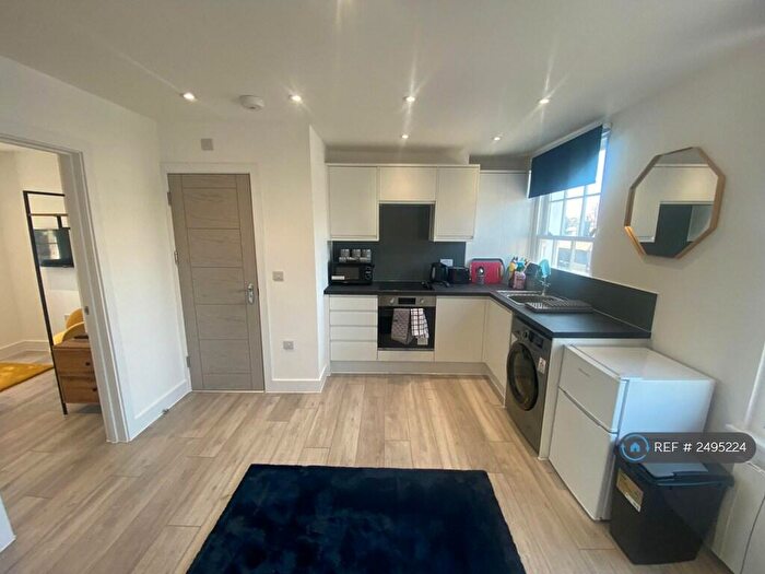 1 Bedroom Flat To Rent In Parrock Street, Gravesend, DA12